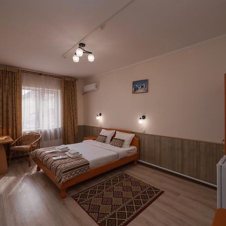 Alpinist Hotel Bishkek Ngoại thất bức ảnh