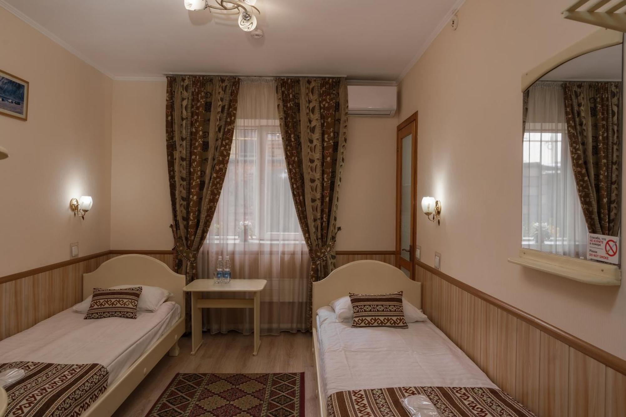 Alpinist Hotel Bishkek Ngoại thất bức ảnh