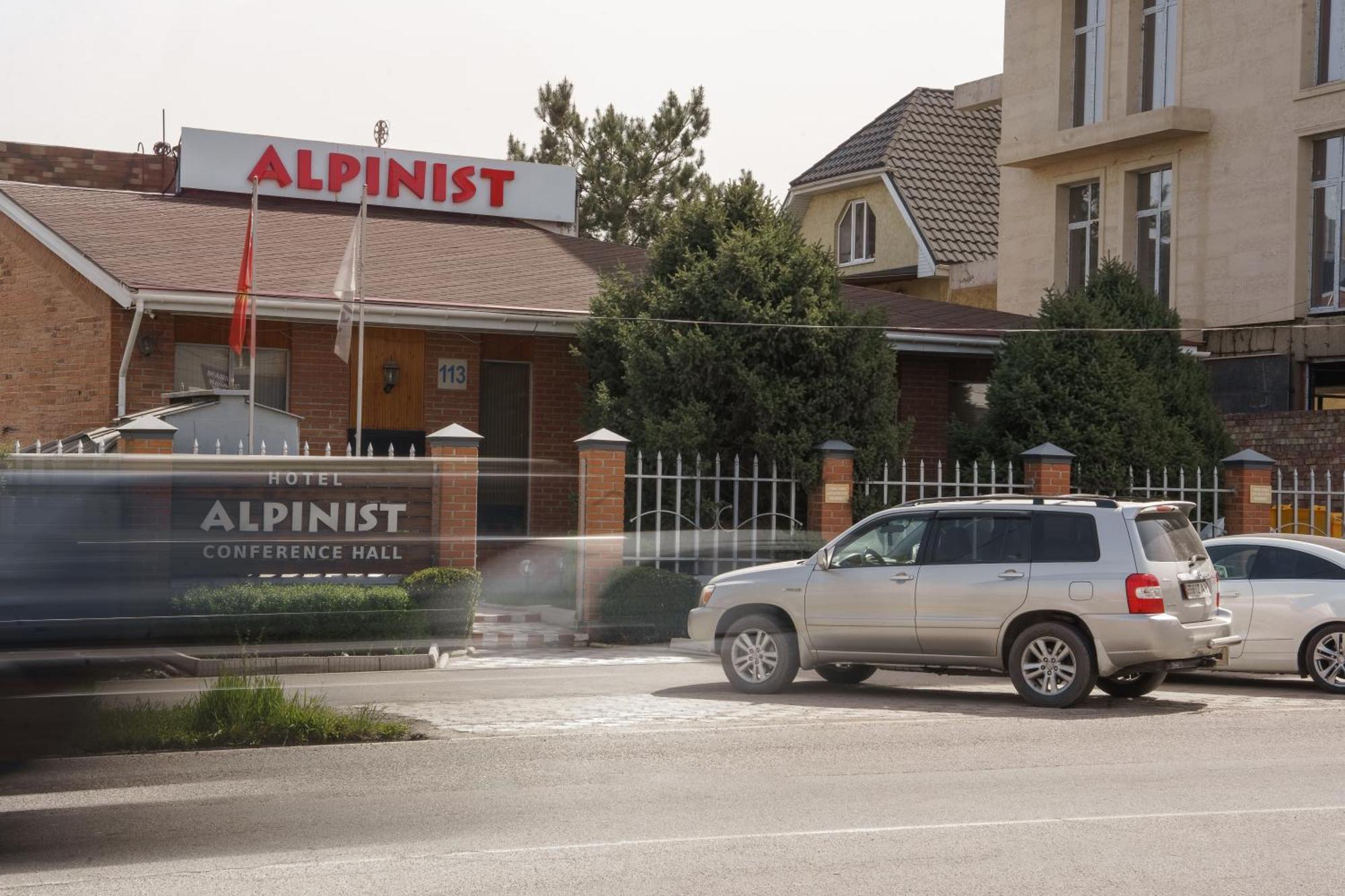 Alpinist Hotel Bishkek Ngoại thất bức ảnh