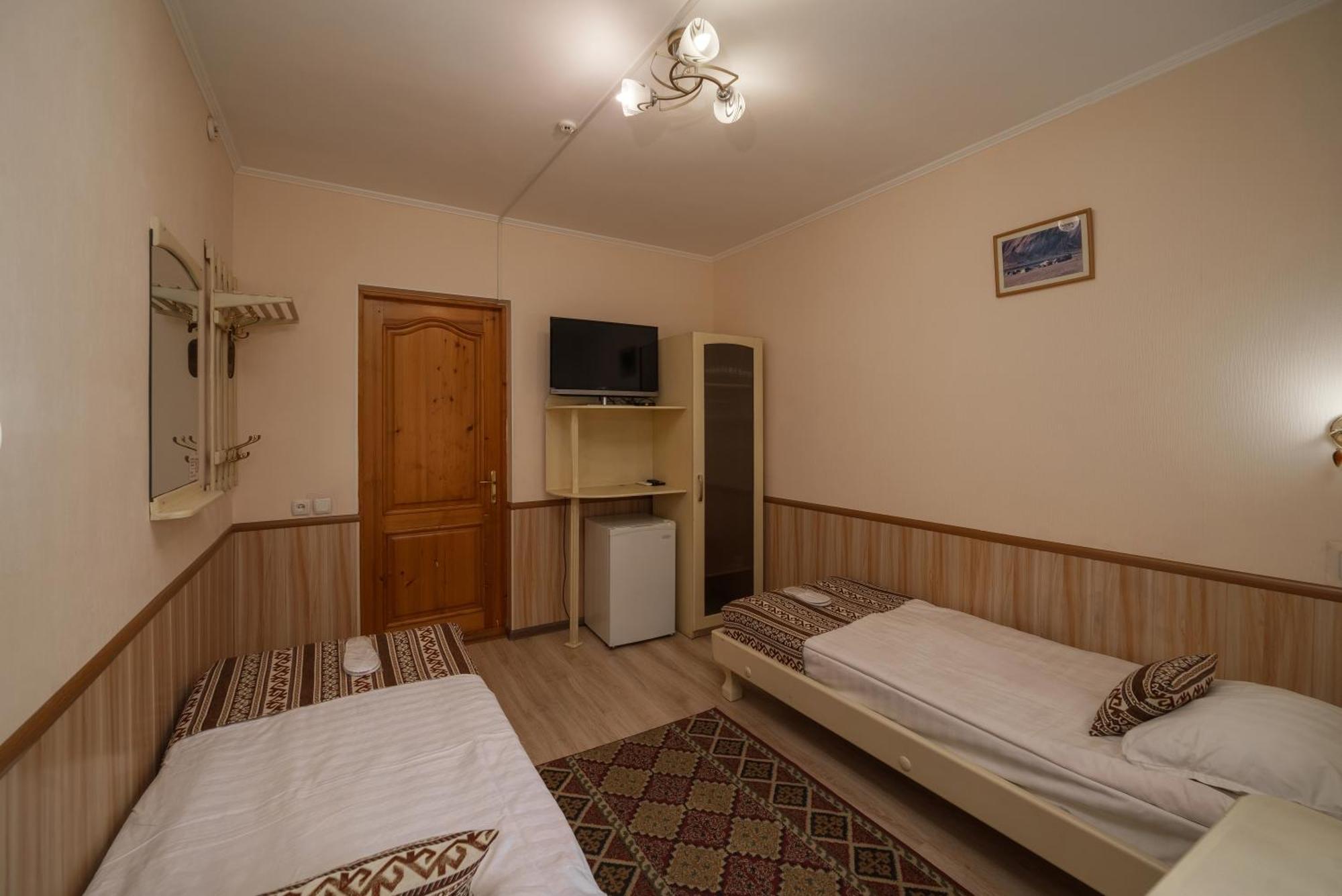 Alpinist Hotel Bishkek Ngoại thất bức ảnh