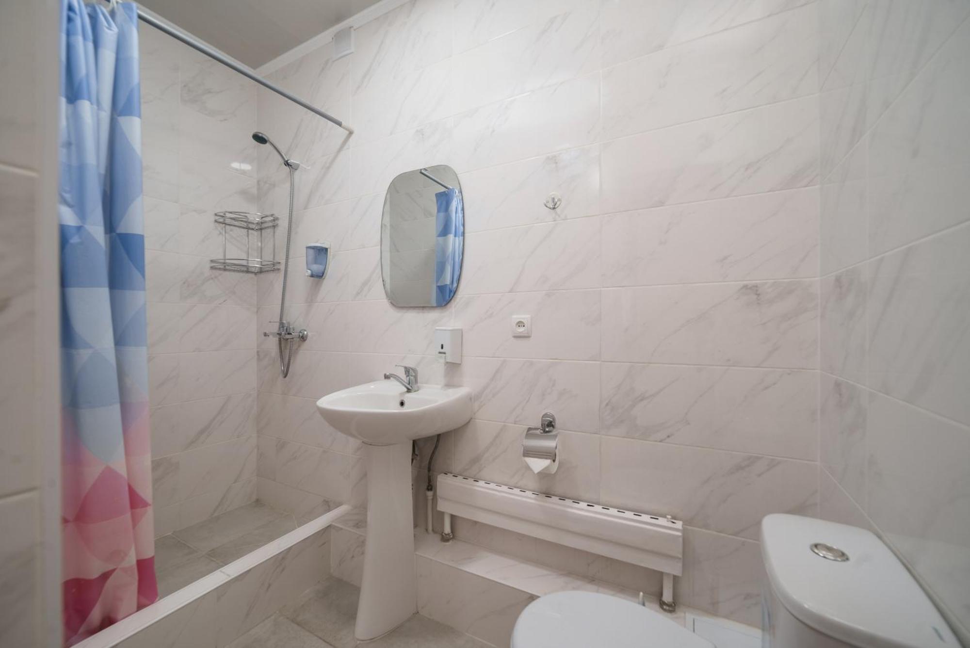 Alpinist Hotel Bishkek Ngoại thất bức ảnh