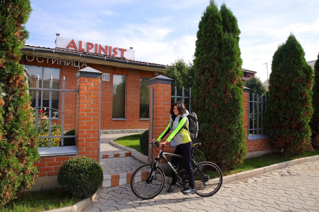 Alpinist Hotel Bishkek Ngoại thất bức ảnh